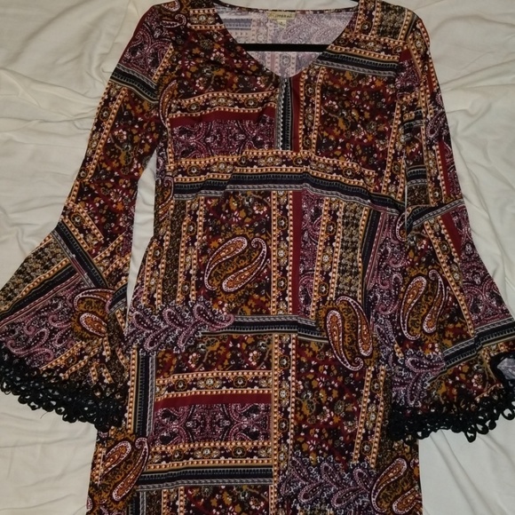 Haani Dresses & Skirts - Bold Print Flare Sleeve Dress Cute Trim Small Haani Dresses & Skirts - Bold Print Flare Sleeve Dress Cute Trim Small